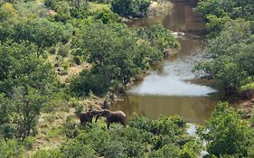 Clifftop Exclusive Safari Hideaway